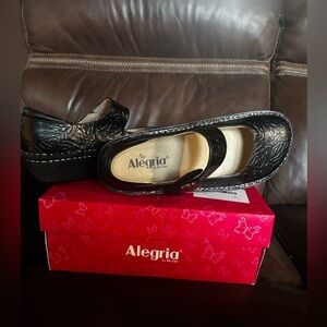 New in Box- Alegria Paloma Mary Jane’s Flats